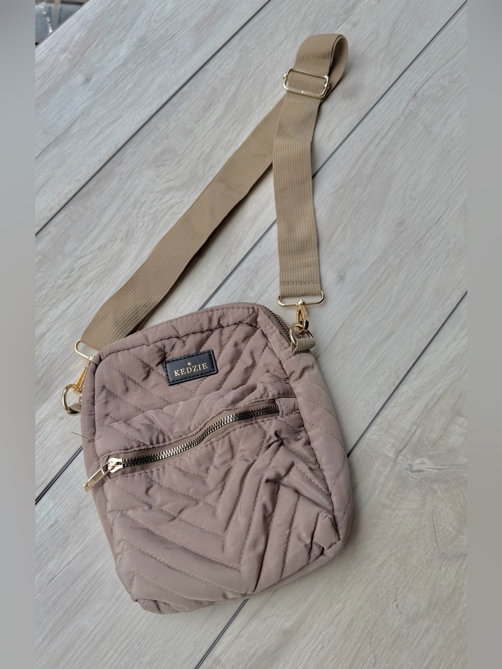 Kedzie Taupe NWOT Quilted Small Crossbody Bag Lightweight Adjustable Multipocket